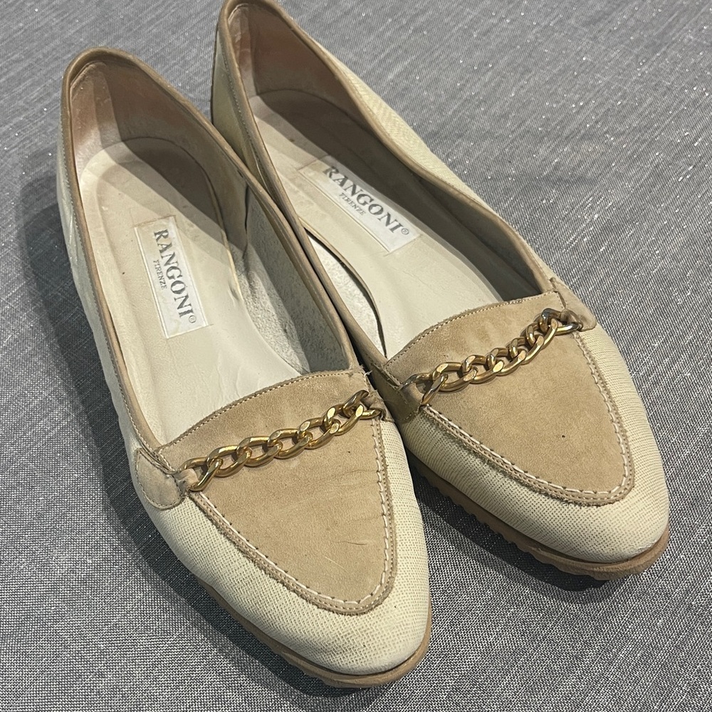 Rangoni Women's Cream and Tan Chain Accent Loafers